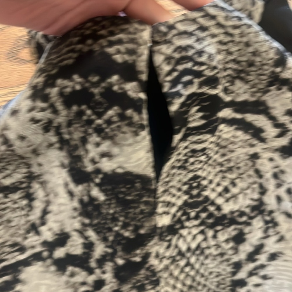 Python Print Cropped Tank XS EUC - Picture 4 of 6